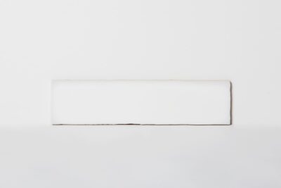 Hiszpańska, klasyczna płytka biała cegiełka z nieregularnymi krawędziami i błyszczącą powierzchnią, Peronda Harmony California White 7.5x30cm.