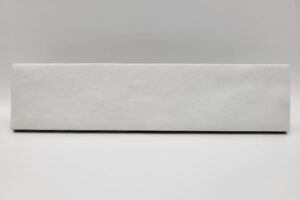 Płytka cegiełka biała matowa - Peronda Harmony RABAT WHITE 6×24,6 cm. Hiszpańska płytka ceramiczna na ścianę w matowym wykończeniu z lekko pofalowaną powierzchnią.