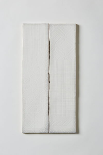 Płytki białe cegiełki, dekoracyjne z dwoma wariantami wzoru na powierzchni płytki - Peronda Harmony Pasadena White 7,5x30cm. Płytka przeznaczona do stosowania na ścianie w łazience lub kuchni.