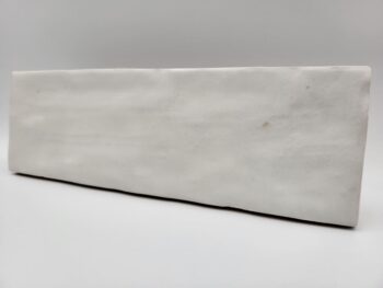 Płytki białe matowe - Harmony SAHN WHITE 6,5x20 cm. Hiszpańskie cegiełki ścienne do kuchni lub łazienki z powierzchnią przypominającą ręcznie wykonane kafelki ceramiczne.