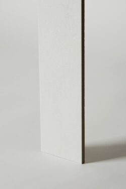 Płytki podłogowe białe matowe - Peronda Harmony NIZA WHITE 9,2×37 cm. Antypoślizgowe kafelki w macie o wyglądzie betonu - cementu.