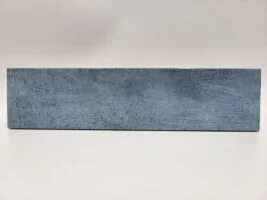 Płytki niebieskie do łazienki - Peronda Harmony BARI BLUE 6x24,6 cm. Cegiełka ceramiczna na ścianę z zadrapaniami, przetarciami w błyszczącym wykończeniu.