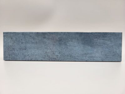 Płytki niebieskie do łazienki - Peronda Harmony BARI BLUE 6x24,6 cm. Cegiełka ceramiczna na ścianę z zadrapaniami, przetarciami w błyszczącym wykończeniu.