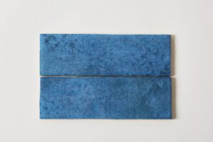 Płytki ścienne w kolorze niebieskim i popękaną, błyszczącą powierzchnią - Peronda Harmony DYROY BLUE 6.5x20cm