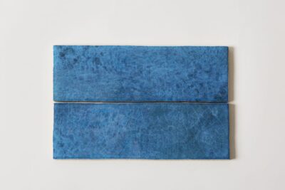 Płytki ścienne w kolorze niebieskim i popękaną, błyszczącą powierzchnią - Peronda Harmony DYROY BLUE 6.5x20cm