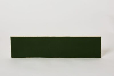 Hiszpańskie kafelki zielone cegiełki, błyszczące, Peronda Harmony Poitiers Green 7,5 x 30 cm. Soczysta zieleń i delikatnie nierówna powierzchnia tej płytki, daje niesamowite efekty wizualne na ścianie w łazience czy salonie.