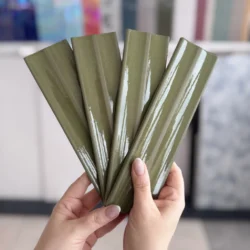 Marca Corona Miniature Rima Posidonia 6X24 płytki 3d ścienne zielone błyszczące