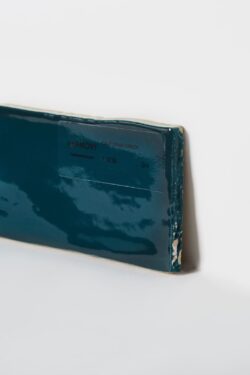Hiszpańskie, błyszczące płytki ścienne, zielone - Harmony California Green 7.5x30cm. Kafelki ceramiczne bazowe w wariacji tonalnej V2 z lekko nieregularną powierzchni, super sprawdzają się w kuchni na ścianie lub łazience.