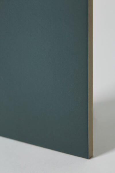 Zielona płytka cegiełka podłogowo - ścienna z matową powierzchnią w odcieniu viidian, EQUIPE Stromboli viridian green 9.2×36.8cm