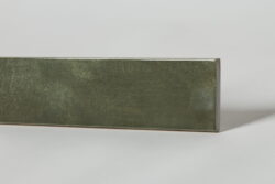 Płytki zielone do łazienki - Harmony Bari Green 6×24,6 cm. Kafelki cegiełki na ścianę z lekko wklęsłą, błyszczącą powierzchnią.