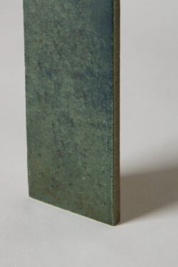 Zielone kafelki na ścianę do kuchni i łazienki - Marazzi Lume Forest lx ma9m 6x24 cm. Włoskie cegiełki z błyszczącą powierzchnia, retro.