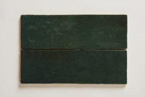 Dwie zielone płytki typu cegiełki, ścienne z efektem ręcznego wykonania - Peronda Harmony RIAD GREEN/6,5X20