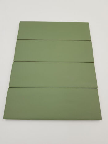 Zielone płytki mat - Peronda Harmony Glint Green Matt 5x15cm. Hiszpańskie cegiełki ceramiczne w macie do stosowania na podłodze i ścianie.