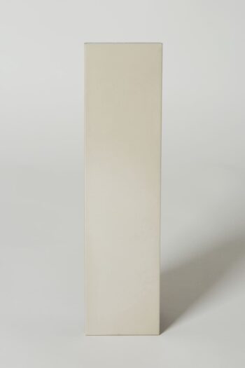 Beżowe kafle - Stromboli Beige Gobi 9,2×36,8cm. Płytki cegiełki w szaro - beżowym odcieniu z matową powierzchnią. Kafelki ceramiczne na podłogę i ścianę.