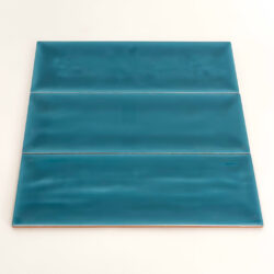 Błękitne płytki łazienkowe Fabresa Aria Blue 10X30