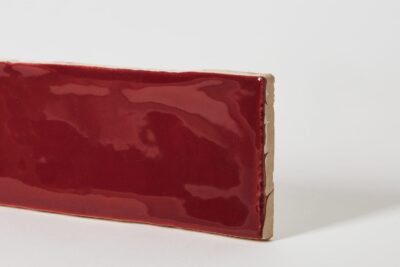 Bordowe płytki ścienne, cegiełki ,Peronda Harmony Poitiers Bordeaux 7,5x30cm. Kafelki z błyszczącą i nierówną powierzchnią do łazienki lub kuchni na ścianę.