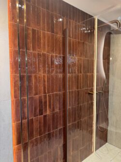 Brązowe płytki łazienkowe Marazzi Lume Caramel 6X24 MP8Z