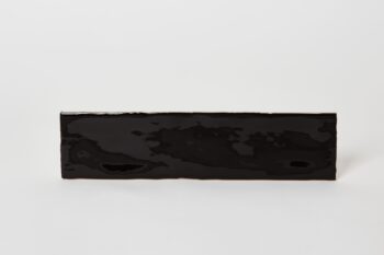 Czarne płytki cegiełki, ścienne - Peronda Harmony Poitiers N/30 Black 7.5x30cm, Hiszpańskie błyszczące kafelki kuchenne, łazienkowe z lekko pofalowaną powierzchnią.
