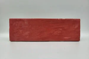 Czerwone płytki łazienkowe - Peronda Harmony RIAD RED 6,5×20. Śliczne płytki w małym formacie cegiełki z rzemieślniczym wyglądem w połysku.