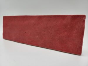 Czerwone płytki - Peronda Harmony SAHN RED 6,5×20 cm. Oryginalne, hiszpańskie płytki w odcieniach koloru czerwonego, przeznaczone na ścianę.