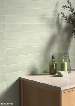 EQUIPE Stonella LEAF 7,5x60 seledynowe długie płytki cegiełki matowe na ścianie