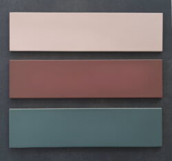 Hiszpańskie płytki cegiełki, kolekcja EQUIPE Stromboli w kolorach: zielony, bordowy, różowy.