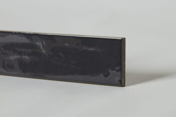 Kafelki antracytowe - Peronda Harmony AQUA ANTHRACITE 6x24,6 cm. Błyszcząca płytka cegiełka w kolorze ciemnoszarym na ścianę.