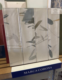 Kafelki cegiełki motyw roślinny Marca Corona Multiforme Ramage Freddo 7,5X30