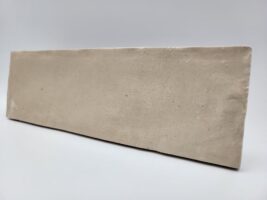 Kafelki piaskowe połysk - Harmony RIAD SAND 6,5x20 cm. Płytka ceramiczna w jasnych odcieniach beżu z nieregularną, błyszczącą powierzchnią.