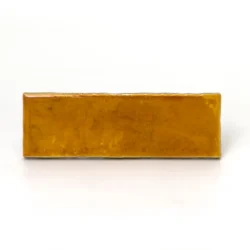 Karmelowe płytki gresowe ścienne błyszczące Estudio Matcha Caramel 6x18,5 cm. Piękny, intensywny miodowy kolor.