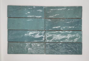 Morskie płytki do łazienki - Harmony RIAD AQUA 6,5x20 cm. Kafelki w kolorze błękitnym w różnych odcieniach. Płytki kuchenne, łazienkowe w małym formacie.