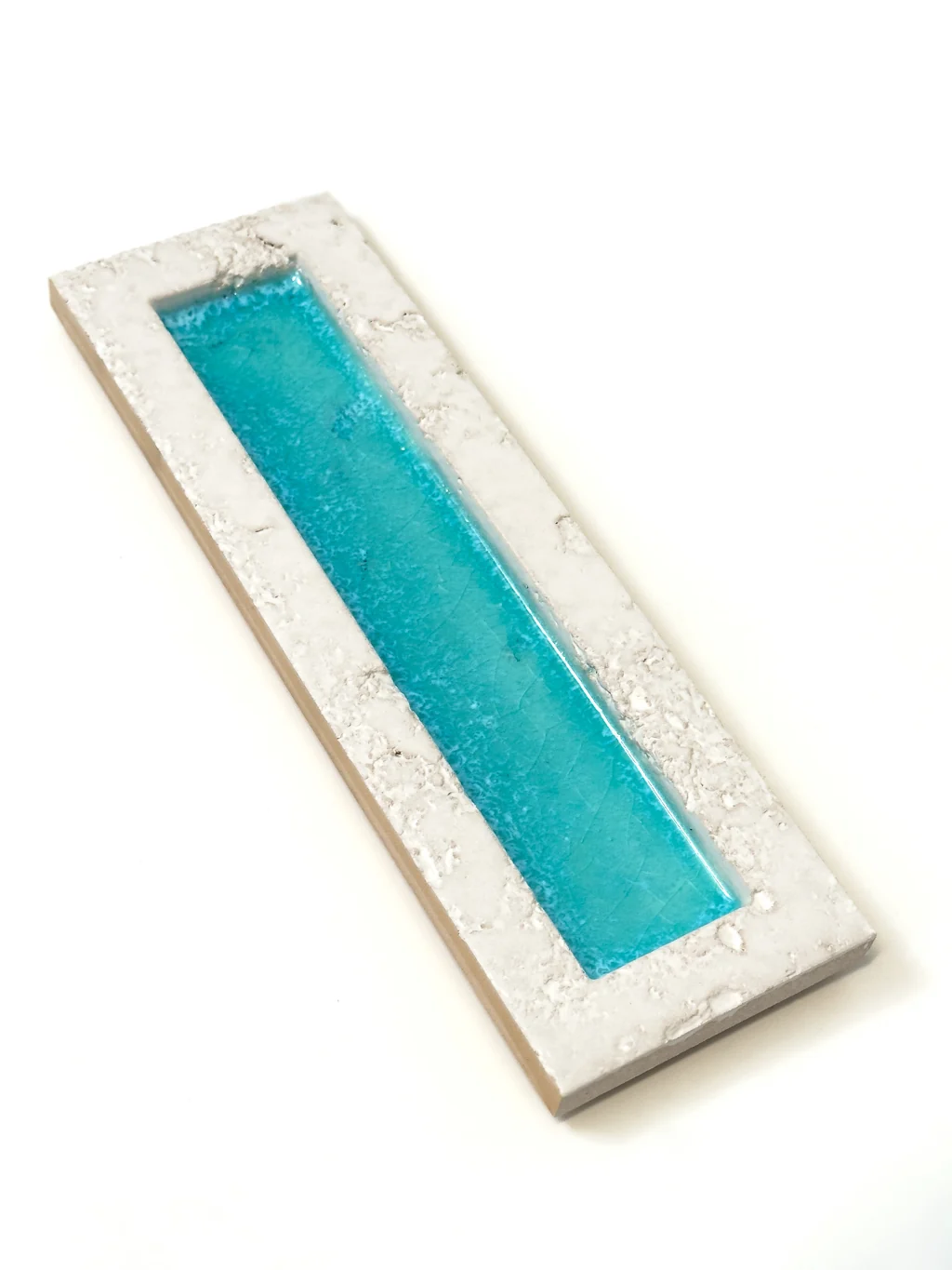 Płytka 3d cegiełka turkusowa ścienna Natucer Sunrise-W Blu 8x27. Błyszczący turkusowy środek, matowa, biała ramka z wżerami