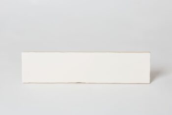 Płytka beżowa - Peronda Harmony Poitiers Beige 7.5x30cm. Kafelki ceramiczne typu cegiełki na ścianę z błyszczącą i lekko pofalowaną powierzchnią.