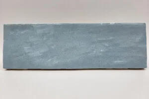 Płytki błyszczące, błękitne - Peronda Harmony RIAD SKY 6,5×20 cm. Kafelki ceramiczne w małym formacie cegiełki na ścianę z połyskującą, nierówną powierzchnią. Hiszpańskie płytki do łazienki, kuchni.