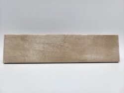 Płytki brązowe - Harmony Bari Brown 6x24,6 cm. Przecierana płytka z lekko wklęsłą powierzchnią w połysku.