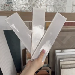 Płytki cegiełki lawendowe - fioletowe Estudio Vitral Lavanda 7,5x30. Płytki ścienne z popękaną, błyszczącą powierzchnią.