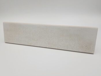 Płytki jasny beż - Peronda Harmony Bari Sand 6x24,6 cm. Małe kafelki z przecieraną, wklęsłą powierzchnią w połysku. Cegiełki na ścianę.