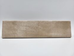 Płytki jasny brąz - Peronda Harmony Bari Brown 6x24,6 cm. Przecierana płytka z lekko wklęsłą powierzchnią w połysku.