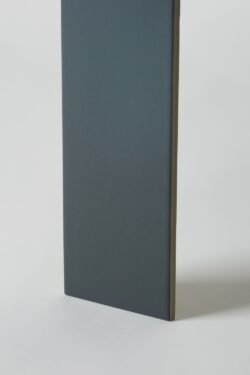 Płytki niebieskie matowe - EQUIPE Stromboli Glassy Blue 9,2x36,8 cm. Hiszpańska płytka w małym rozmiarze z matową powierzchnią na ścianę, podłogę.