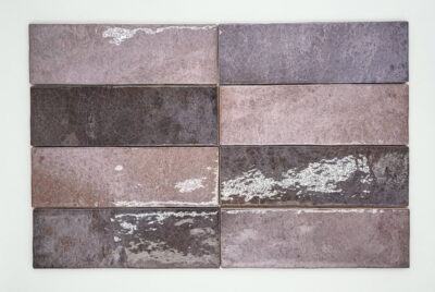 Płytki ścienne do łazienki fioletowe - Peronda Harmony Dyroy Aubergine 6.5×20 cm. Błyszczące cegiełki ceramiczne, ścienne w różnych odcieniach koloru fioletowego.