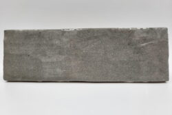 Płytki ścienne szare, połysk - Harmony RIAD GREY 6,5x20 cm. Cegiełki ceramiczne z w efektem rzemieślniczym do łazienki, kuchni.