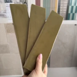 Płytki zielone oliwkowe cegiełki ścienne Absolut Universal Verde 7,5x30cm. Kafelki z nieregularnymi krawędziami.