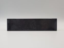 Szare, błyszczące płytki - Cifre Jazba Anthracite Brillo 6x24,6cm. Cegiełki ceramiczne, ścienne w ciemnym antracytowym kolorze.