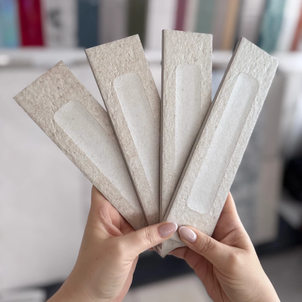 Marca Corona Miniature Fornace Formella Bianco Minerale 6X24 płytki ceglane 3d jasnoszare dekor