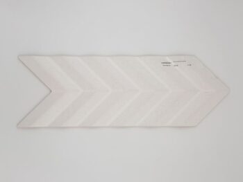 Biała płytka 3d - Peronda Harmony Fold White 15x38 cm. Hiszpański dekor z efektem głębi na ścianę. Płytki dekoracyjne z matową, imitującą kamień strukturą.