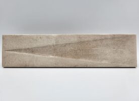 Brązowe płytki łazienkowe - Harmony BARI BROWN DECOR 6x24,6 cm. Kafelka dekoracyjna z błyszczącą powierzchnią z elementem dekoracyjnym w postaci wklęsłej, trójkątnej powierzchni. Płytki na ścianę do kuchni, łazienki.