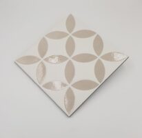 Harmony Mayari Taupe Petals LT 22,3x22,3 - Dekoracyjna płytka szarobrązowa