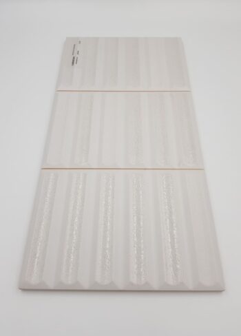 Dekoracyjne płytki ścienne, jasnoszare - Peronda Harmony MOVES SILVER 20x40 cm. Hiszpańska, płytka ścienna z ryflowaną, trójwymiarową powierzchnią.