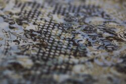 Gres lappato patchwork - APAVISA Metal Inedita blue natural. Widok niebieskiej powierzchni ze wzorami.