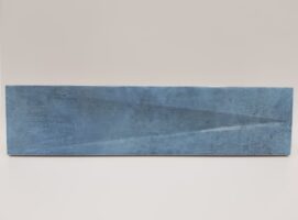 Kafelki dekoracyjne niebieskie - Harmony Bari Blue Decor 6x24,6 cm. Hiszpańskie płytki dekoracyjne na ścianę w małym formacie z błyszczącą, wklęsłą powierzchnią. Płytki łazienkowe, ścienne.